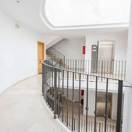 Penthouse With Private Jacuzzi & Rooftop - Center By Rems Apartamento